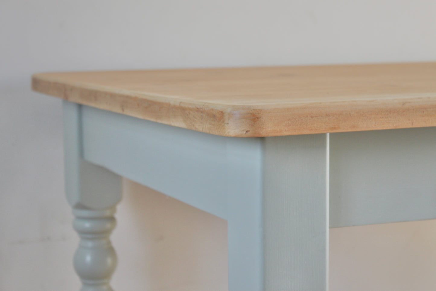 'Gloria' Pine Farmhouse Style Dining Table